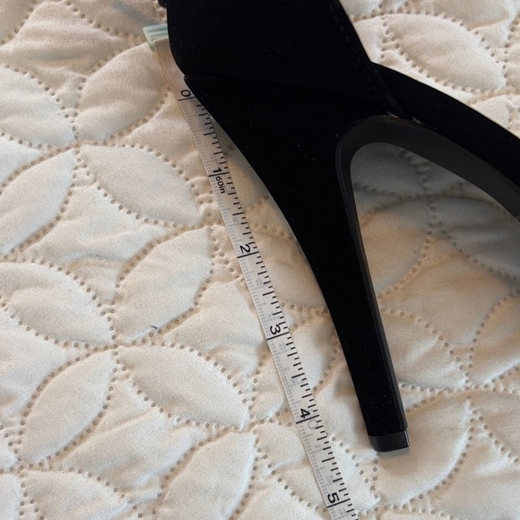 Wild Diva Elsie Black Nubuck Strappy Platform Heels size 7.5 NIB Never Worn - Picture 7 of 8